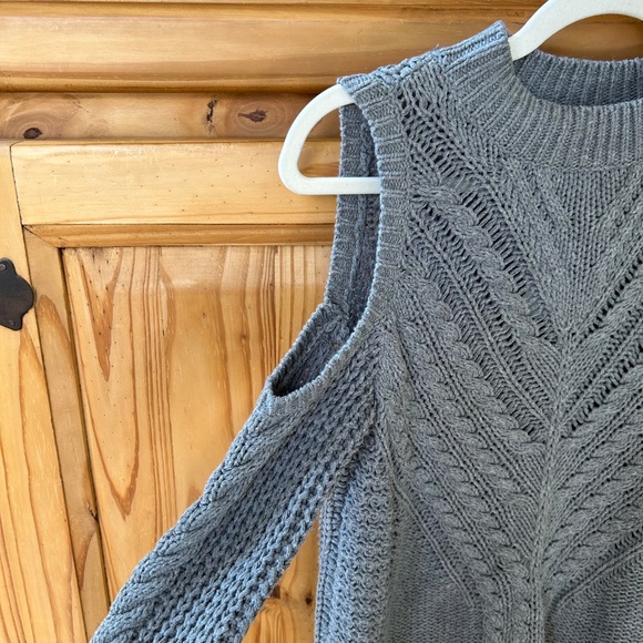 NWT Aeropostale Cold Shoulder Sweater Gray Knit Women's Size Medium - Picture 3 of 6